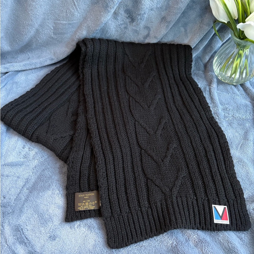 SOLD Louis Vuitton Black Cable Knit Scarf